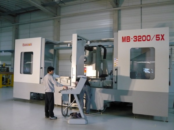 Eumach MB Traveling Column